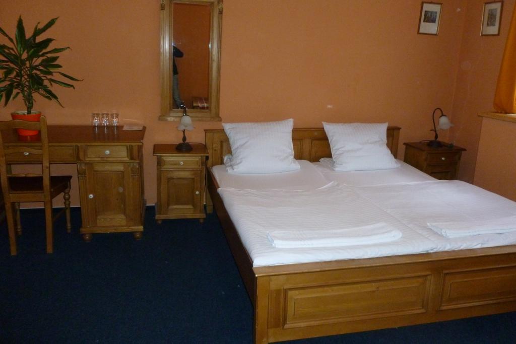 Hotel A Restaurace U Hrncire Kutna Hora Bilik gambar